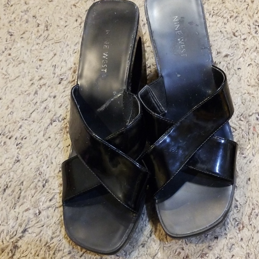 Black wedges